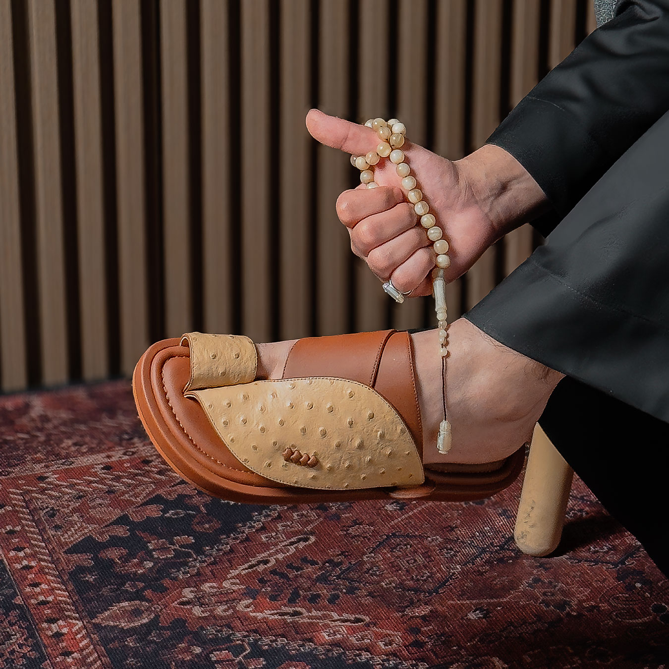 حذاء شرقي رجالي تلبيس جلد طبيعي بيج جملي MR604