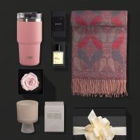 مجموعة هدايا نسائية شتوية شال و عطر و كوب حافظ و شمعة معطرة WB15