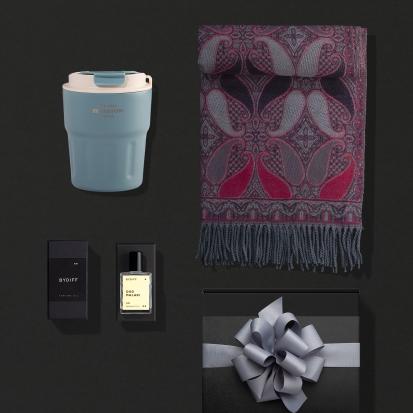 مجموعة هدايا نسائية شتوية شال و عطر و كوب حافظ  WB17