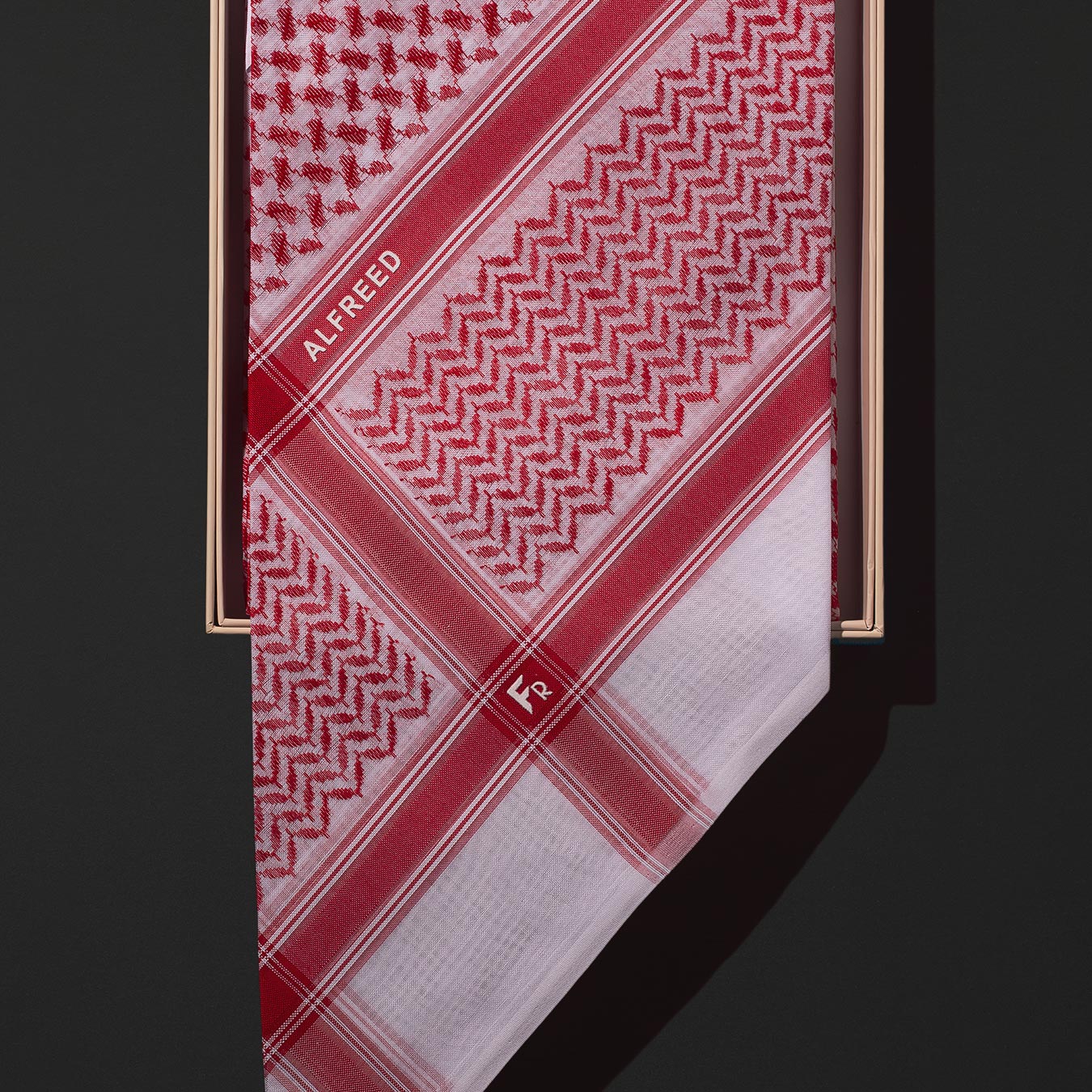 شماغ الفريد احمر بريميم S655