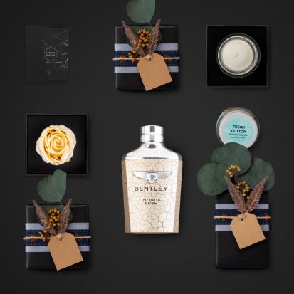عطر بنتلي إنفنت رش تنسيق هدايا مع ورد وشمعة