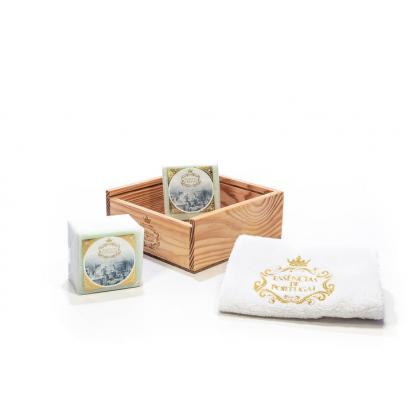 صندوق هدايا صابونتين ومنشفة من اسنشيال دي برتغال