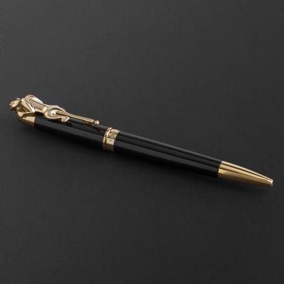 طقم قلم وكبك اسود ذهبي ماركة الدهنج D8022BG