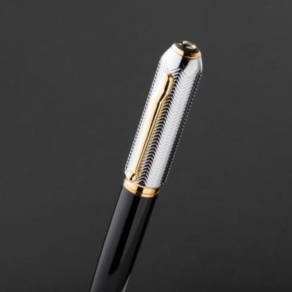 قلم اسود ذهبي ماركة الدهنج D501SB-P