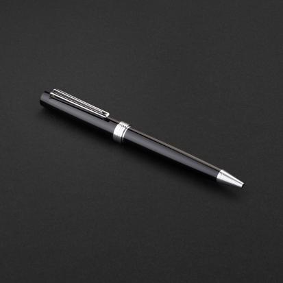 قلم اسود فضي ماركة الدهنج D518SB-P