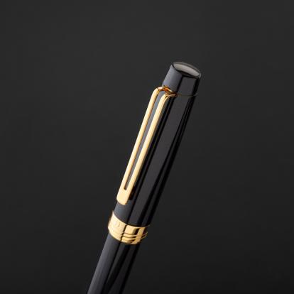 طقم قلم وكبك اسود ذهبي ماركة الدهنج D519GB-S