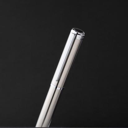 طقم قلم وكبك فضي ماركة الدهنج D528SS-S