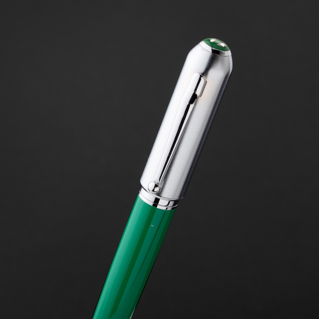 طقم قلم وكبك اخضر فضي ماركة الدهنج D533SG-S