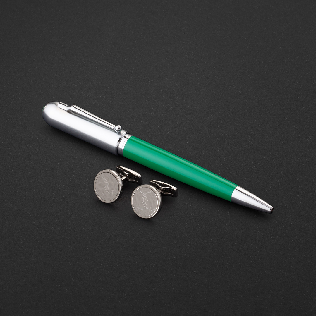 طقم قلم وكبك اخضر فضي ماركة الدهنج D533SG-S