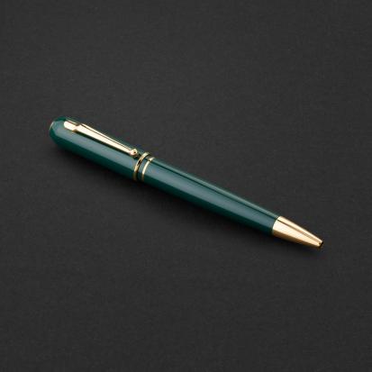قلم اخضر ذهبي ماركة الدهنج D536GG-P