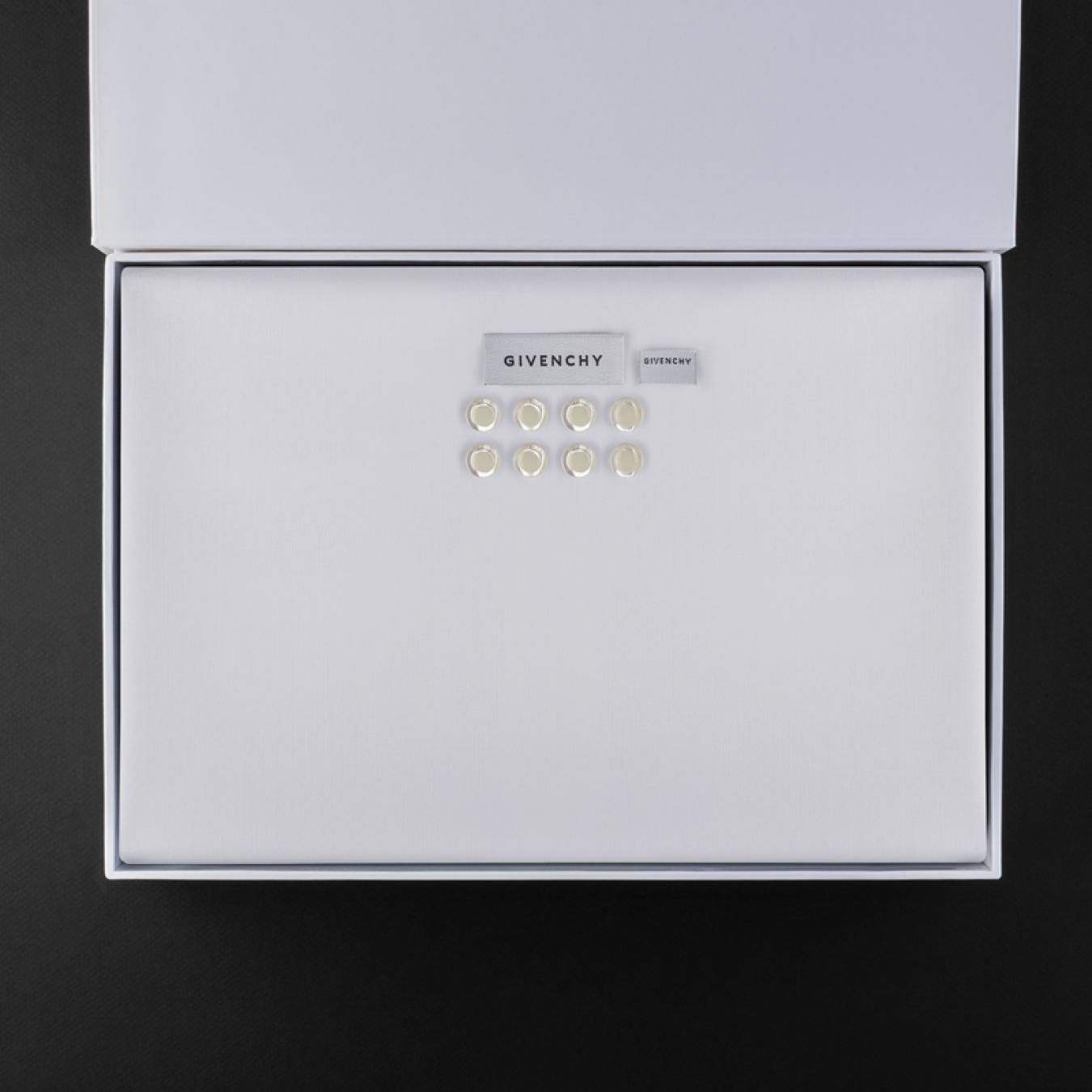 طقم هدية شماغ جيفنشي وقماش سوادنس G1