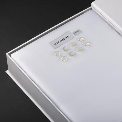 قماش رجالي أبيض جيفنشي G9009W