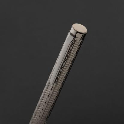 طقم قلم وكبك فضي غامق ماركة قريفون 4123MM