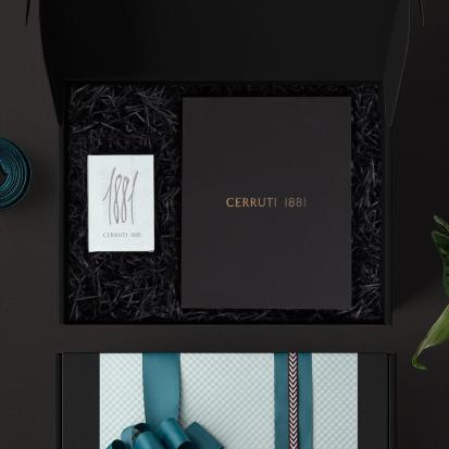 صندوق هدايا شيروتي شماغ ابيض و عطر مع التخصيص A18