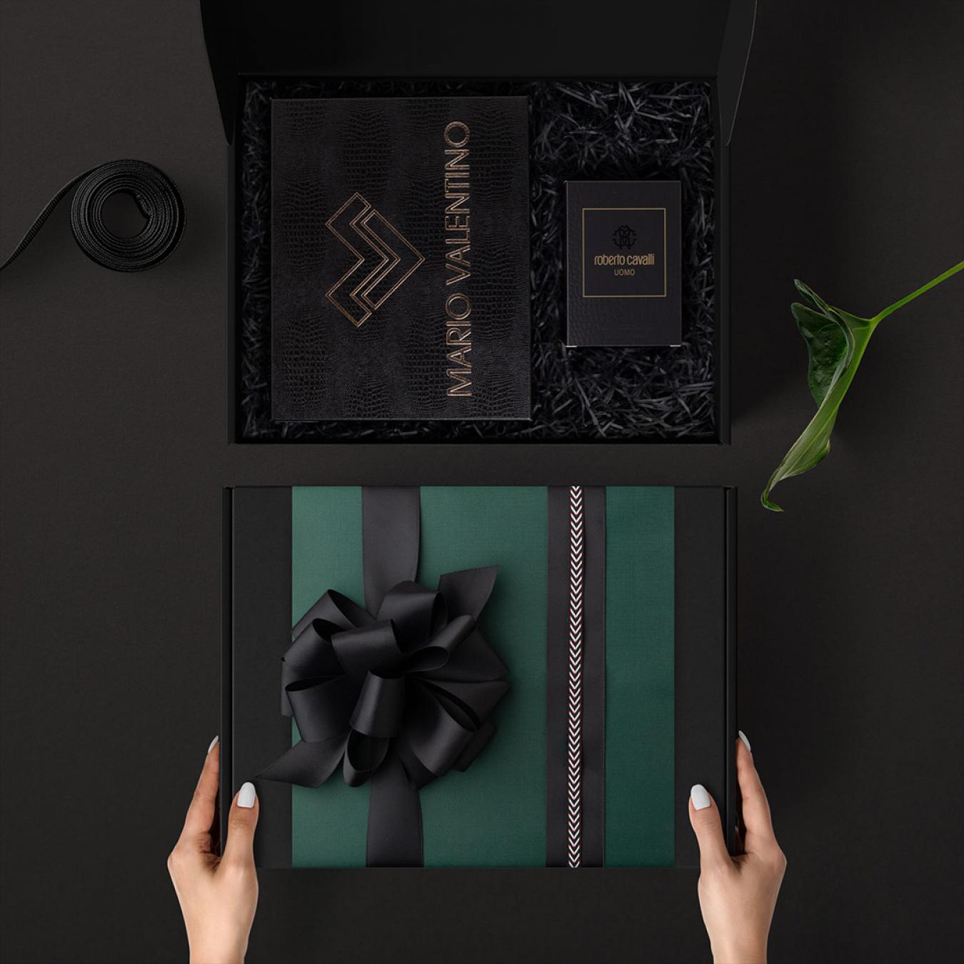 صندوق هديه ماريو فالنتينو شماغ ايطالي و عطر مع التخصيص A22
