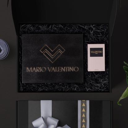 بوكس هدايا ماريو فالنتينو شماغ و عطر مع التخصيص A4