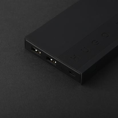 شاحن متنقل هوغو بوس HAX806