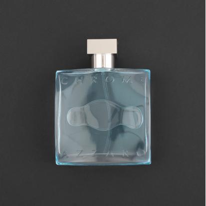 هدية عطر ازارو كروم مع وردة وشمعة