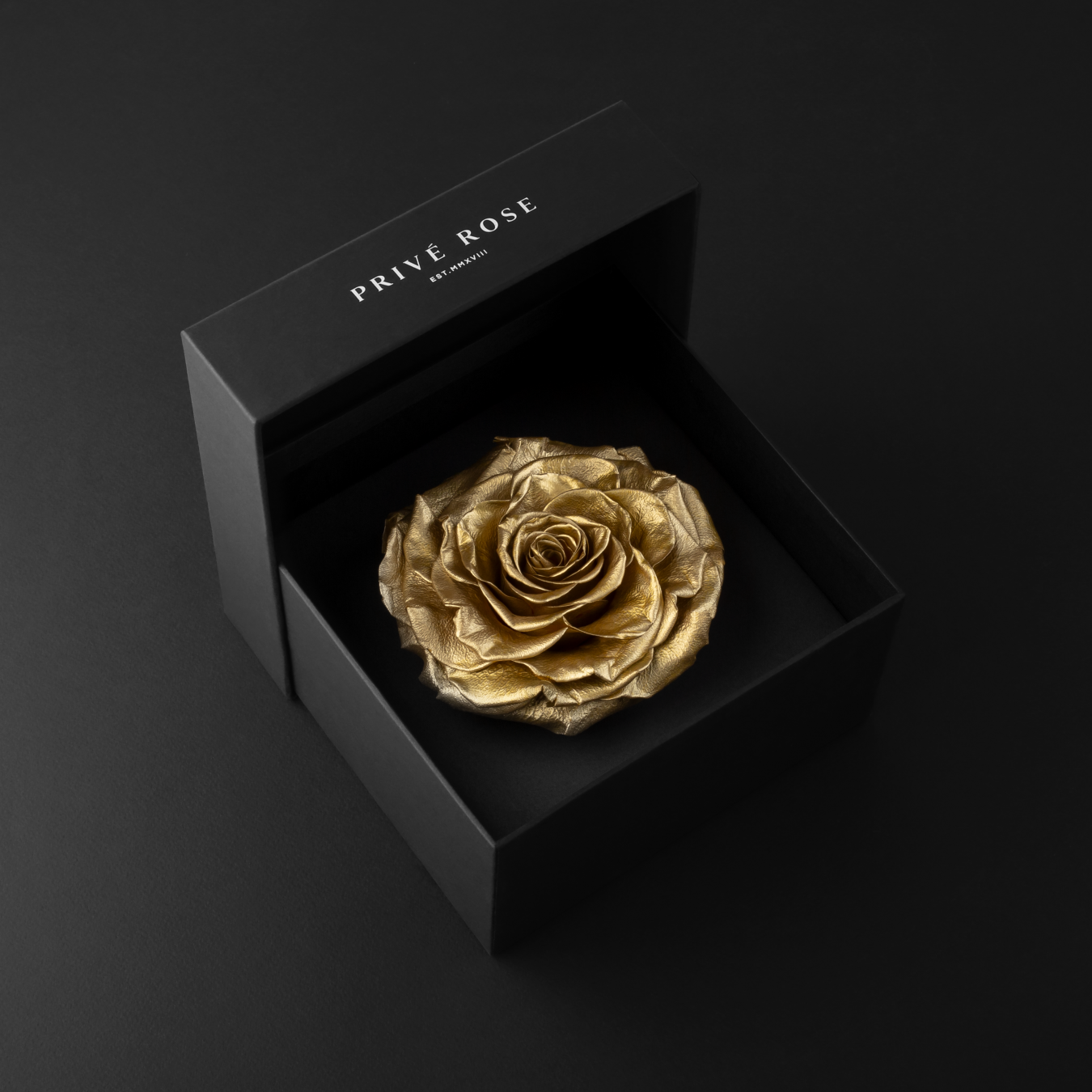 ورد طبيعي دائم مع عطر بولغاري لو جيمي تيجار