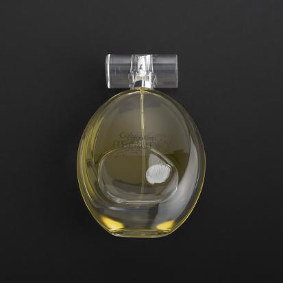 هدية وردة وشمعة مع عطر كالفين كلاين بيوتي