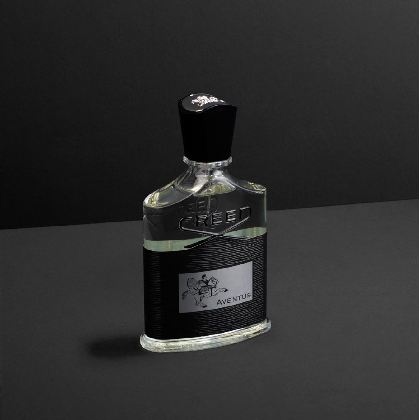 هدية عطر كريد افينتوس مع وردة وشمعة