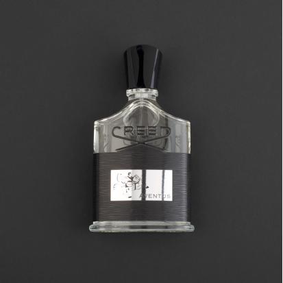 هدية عطر كريد افينتوس مع وردة وشمعة