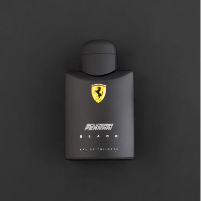 هدية عطر فيراري سكوديريا فيراري بلاك مع وردة وشمعة