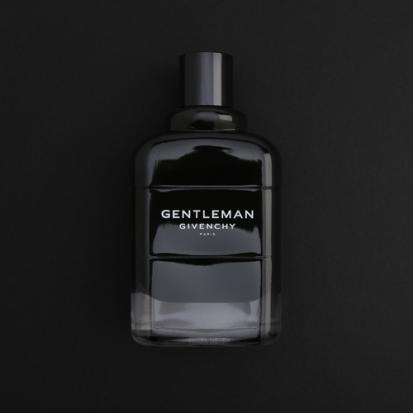 هدية وردة وشمعة مع عطر جيفنشي جينتل مان