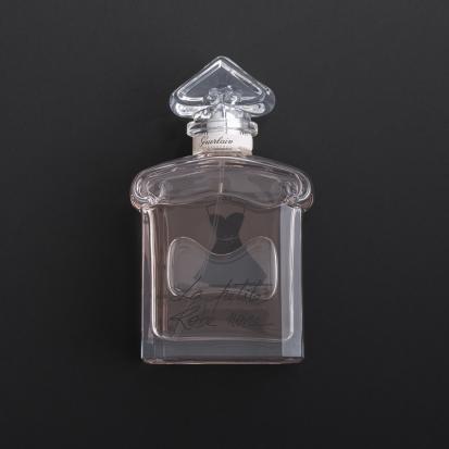 هدايا وتغليف ورد و عطر جيرلان