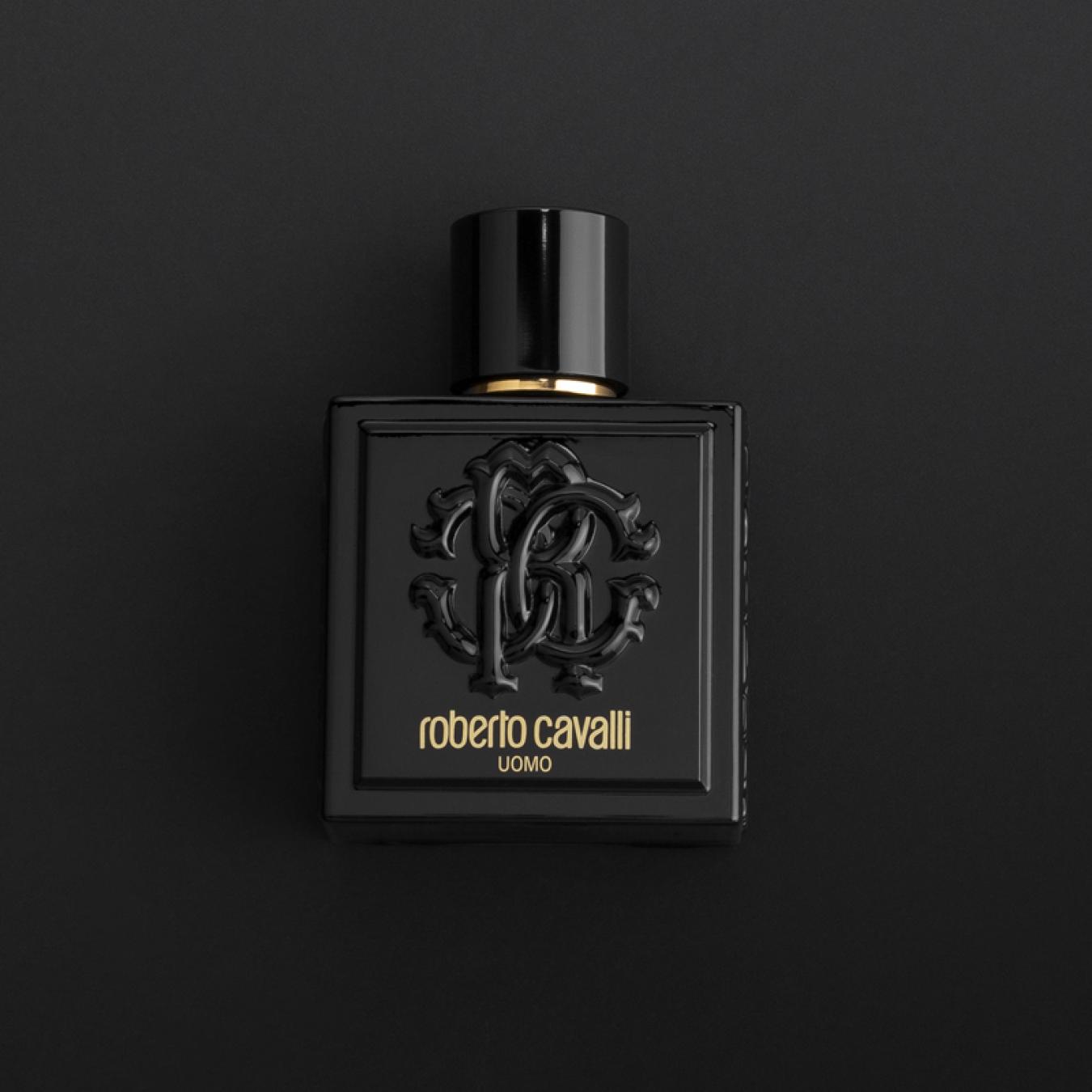 هدية عطر روبرتو كافالي اومو مع وردة وشمعة