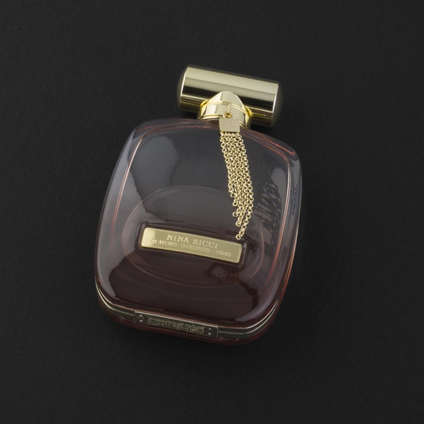 ورد طبيعي دائم مع عطر نينا ريتشي ليكستاز كريس دي روز