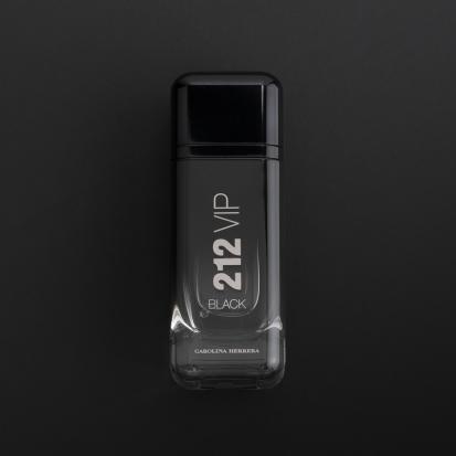 عطر كارولينا هيريرا 212 في اي بي بلاك فور مان 100 مل