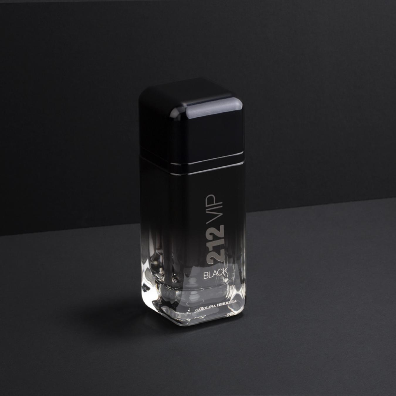 عطر كارولينا هيريرا 212 في اي بي بلاك فور مان 100 مل
