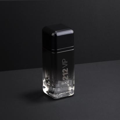 عطر كارولينا هيريرا 212 في اي بي بلاك فور مان 100 مل