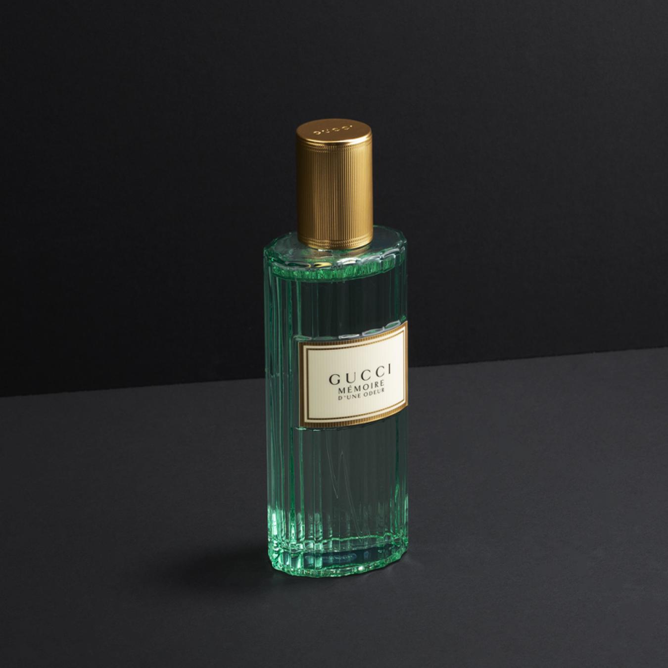 عطر قوتشي و ورد هدايا الملكة