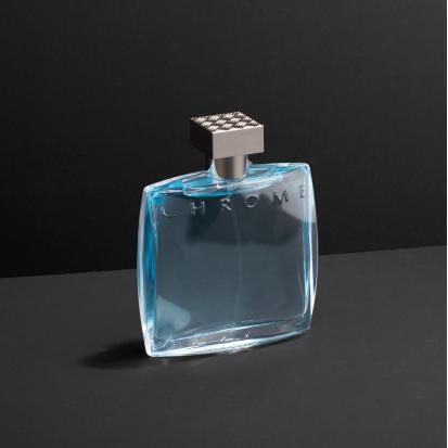 عطر ازارو كروم صندوق هدايا مع ورد وشمعة