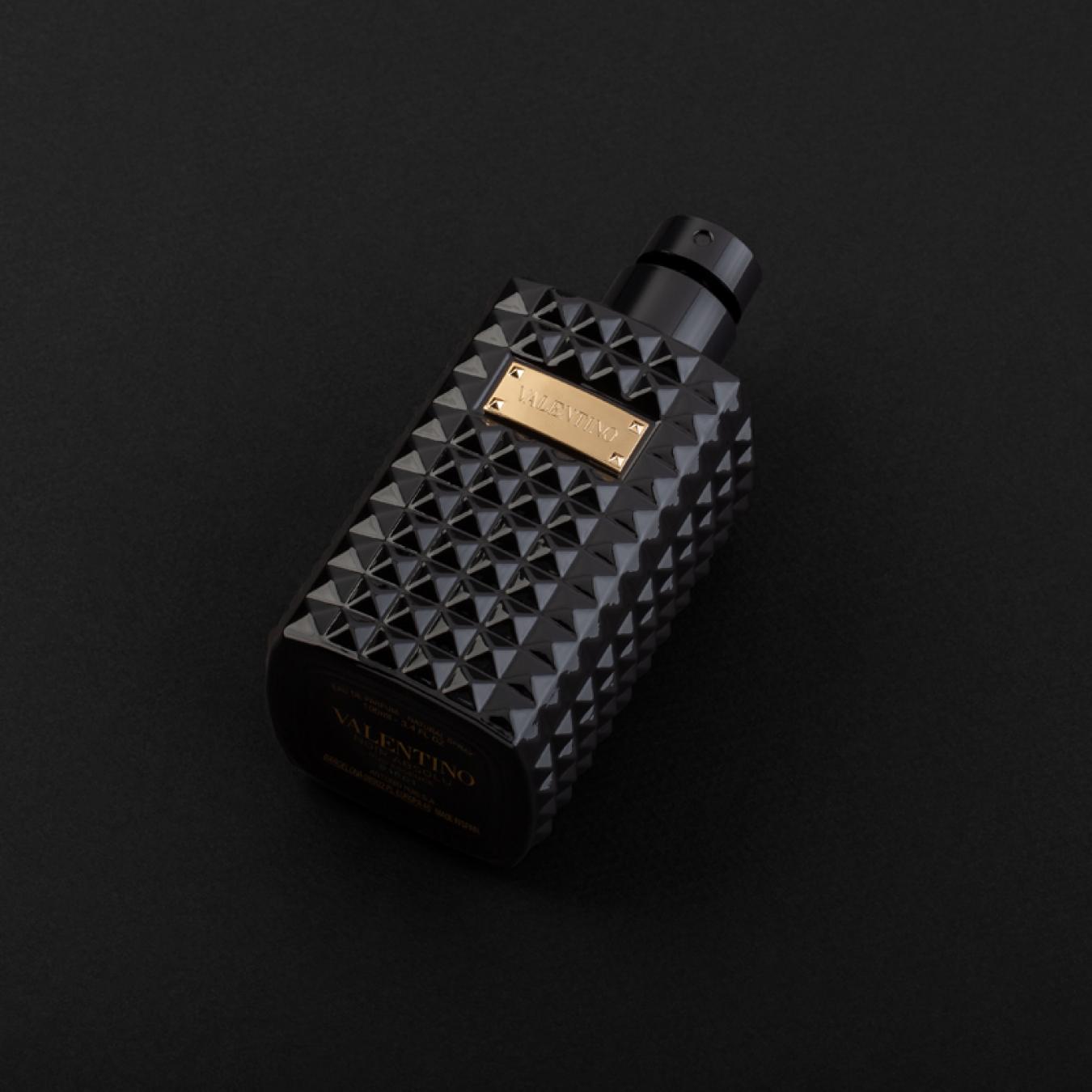 بوكس هدية فالنتينو شماغ و عطر مع التخصيص A13