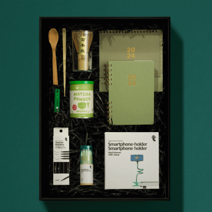 صندوق هدايا البداية الجديدة أخضر | مذكرة يوميات وشاي ماتشا 8 منتجات PE10