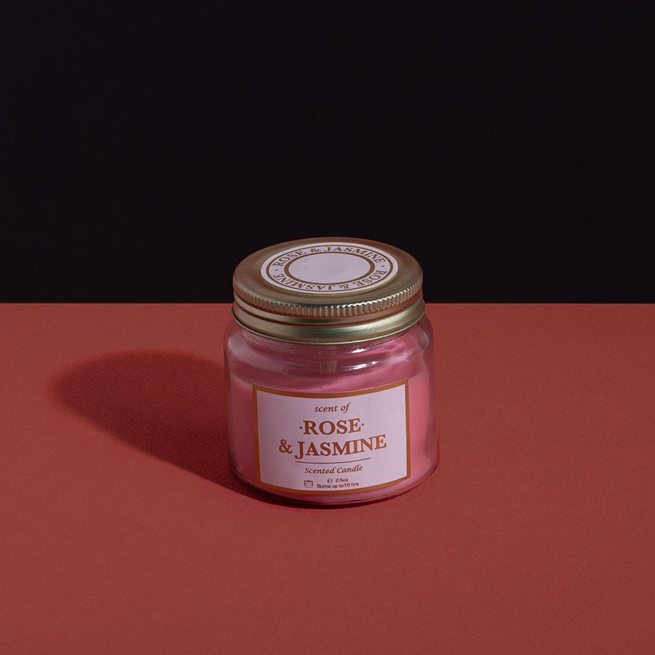 شمعة معطرة برائحة الورد والياسمين
