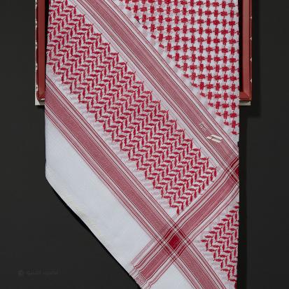 طقم هدايا رجالي شماغ رسم و قلم R3