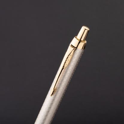 قلم اي إم بريميوم فضي ذهبي باركر 8593