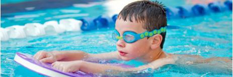 ماهي فوائد السباحة للأطفال ؟