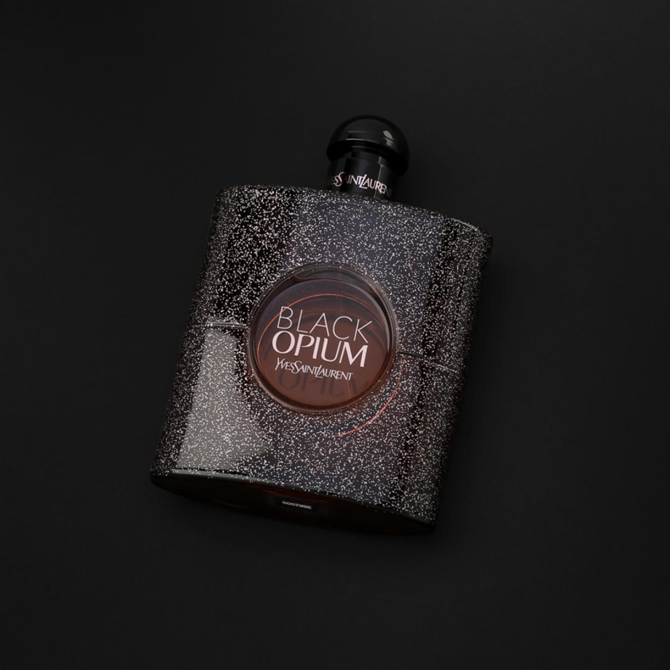 هدية عطر اف سان لوران بلاك أوبيوم مع وردة وشمعة