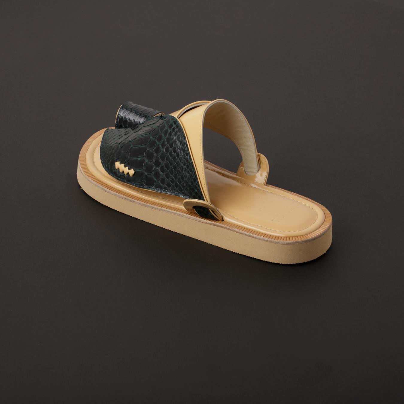 حذاء زبيري اخضر زيتي بيج MS407
